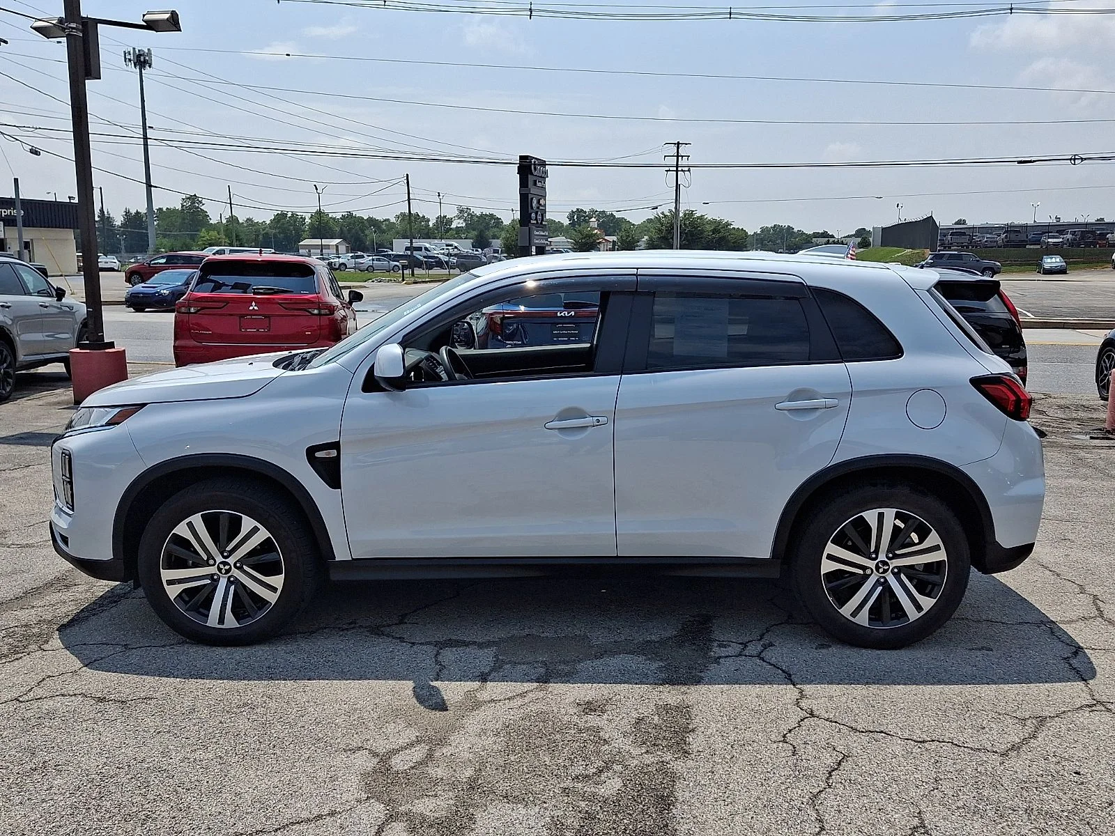Used 2025 White Mitsubishi 2.0 ES image 5