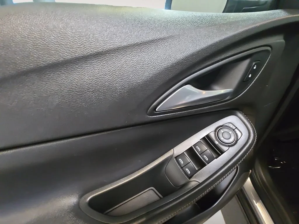 Used 2020 SATIN STEEL METALLIC Buick Preferred image 10