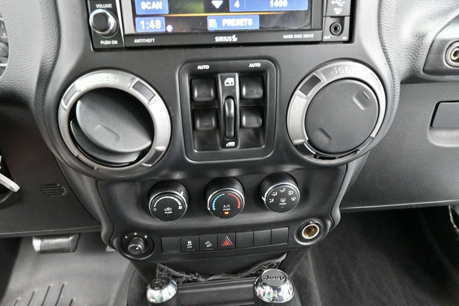 Used 2015 Bright White Clearcoat Jeep Sport image 22