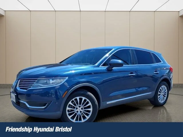 Used 2017 Blue Lincoln Select image 1