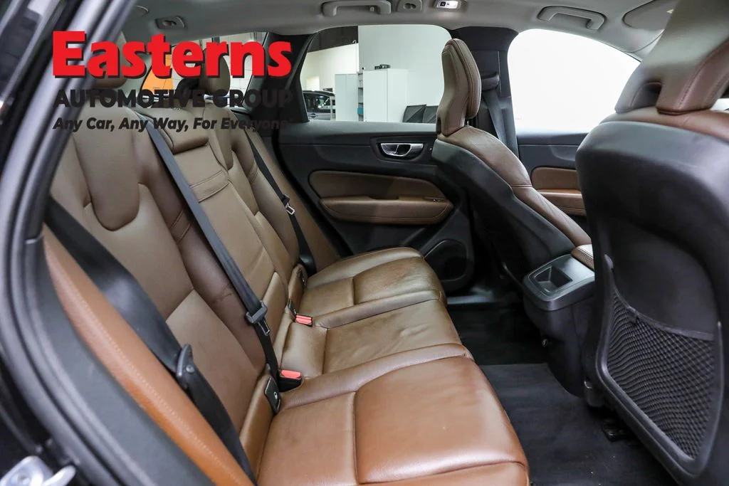 Used 2019 Black Volvo T5 Momentum image 23