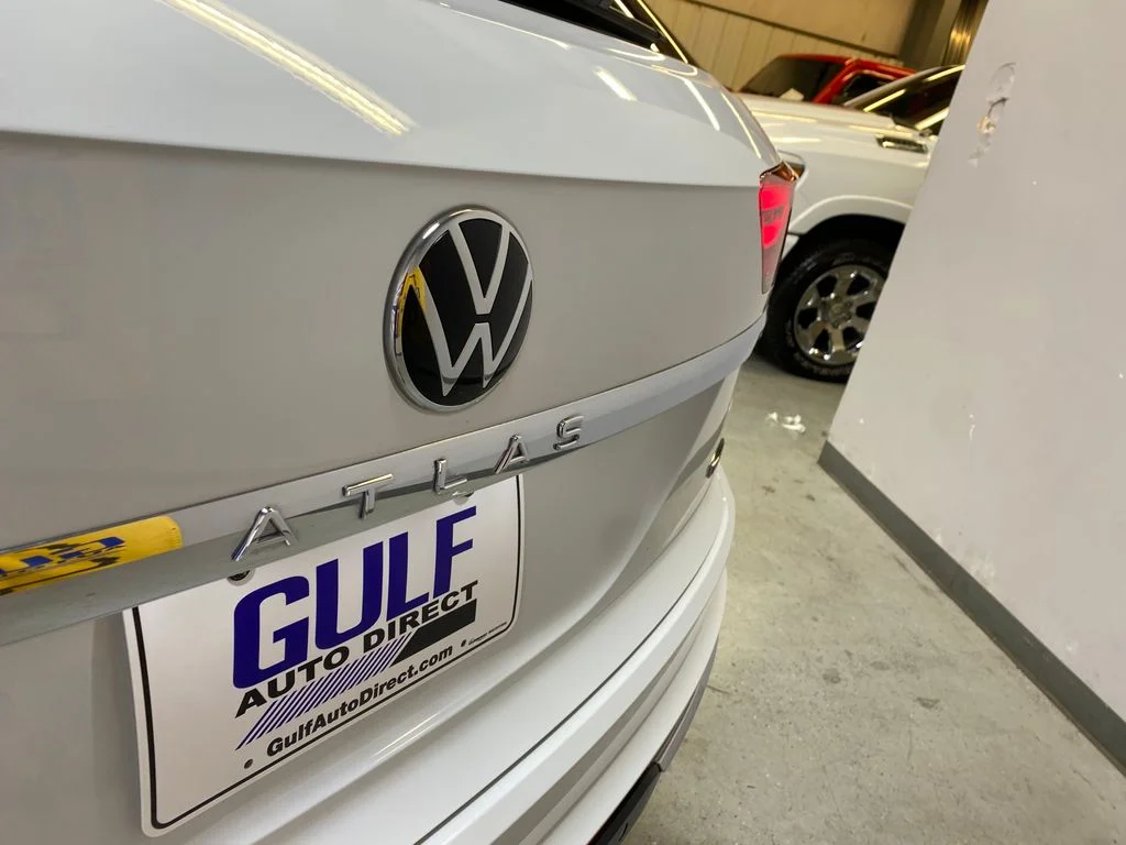 Used 2020 White Volkswagen 3.6L V6 SEL Premium image 17