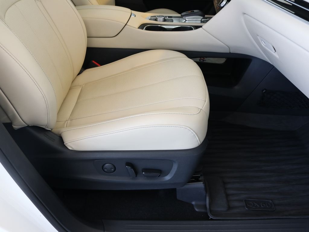Certified Used 2025 White INFINITI LUXE image 46