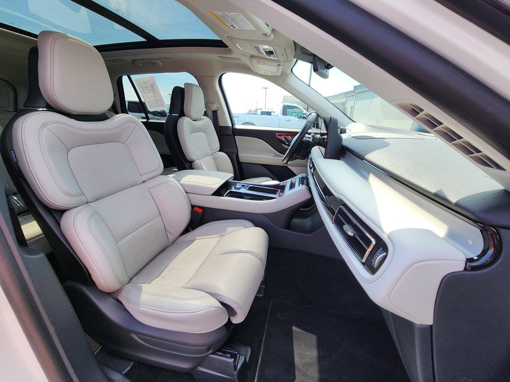 Used 2026 Pristine White Metallic Tri-Coat Lincoln Reserve image 26