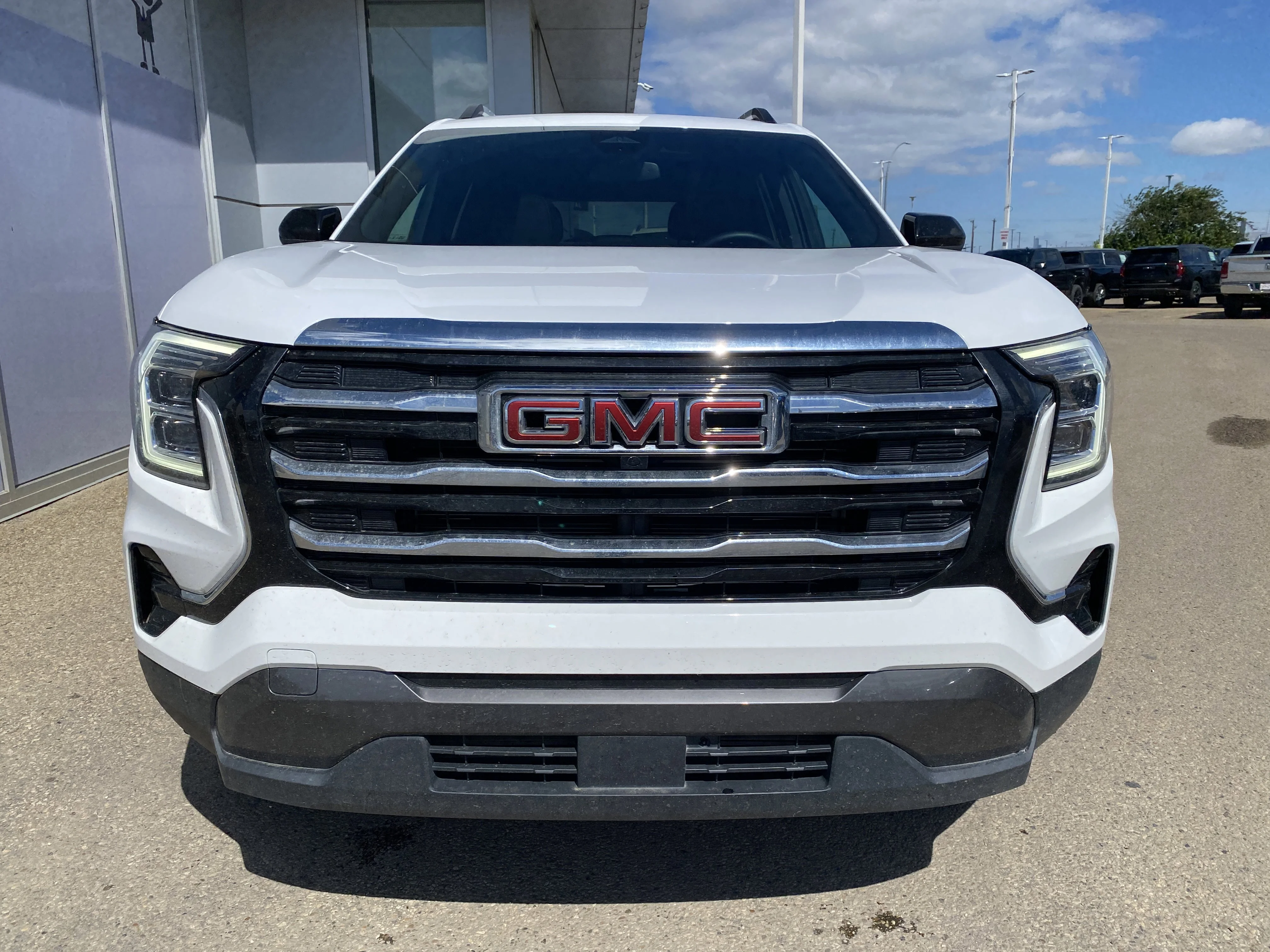 Certified Used 2026 White GMC AWD Elevation * PREMIUM PACKAGE * PANORAMIC SUNROOF * POWER TAILGATE image 7