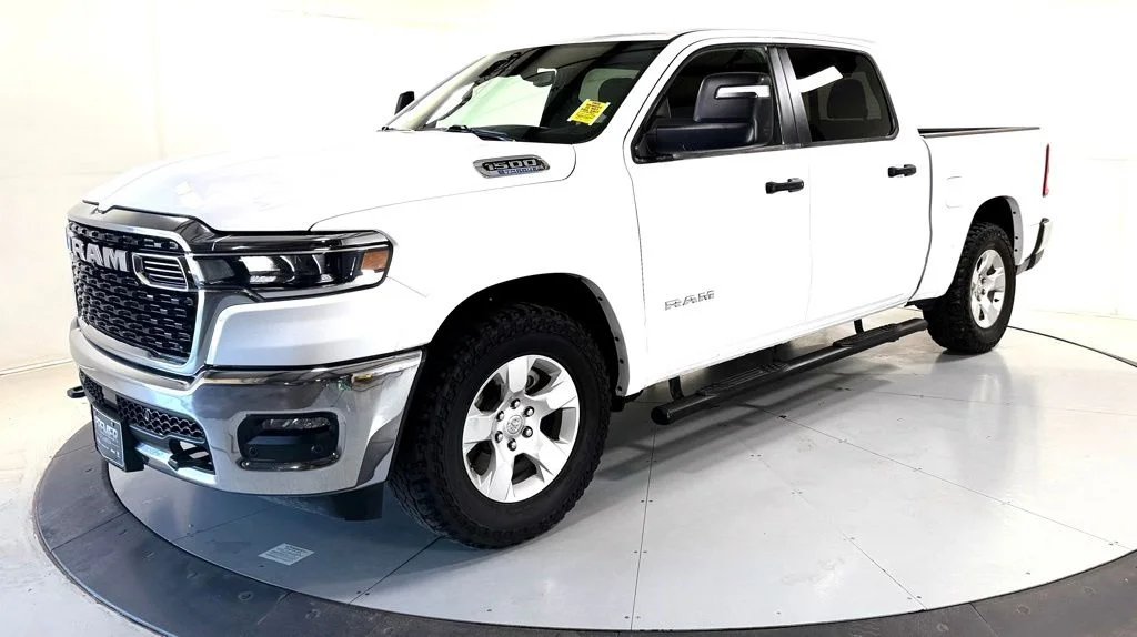 Used 2025 White Ram Big Horn/Lone Star image 8