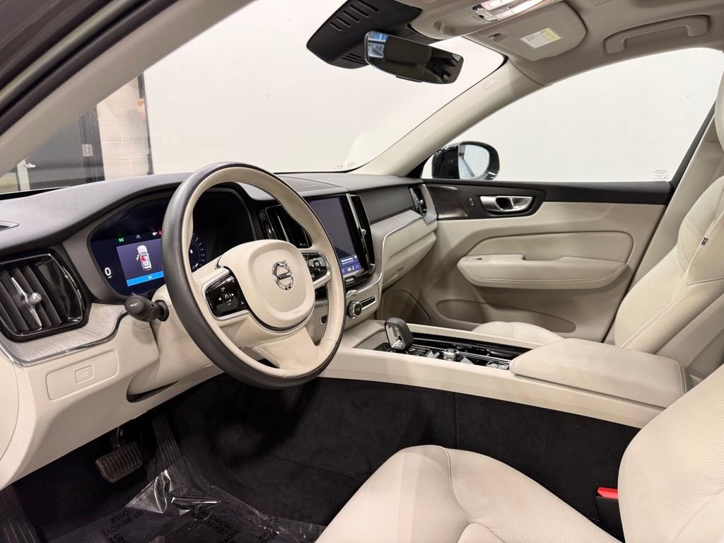 Used 2023 Gray Volvo  image 11