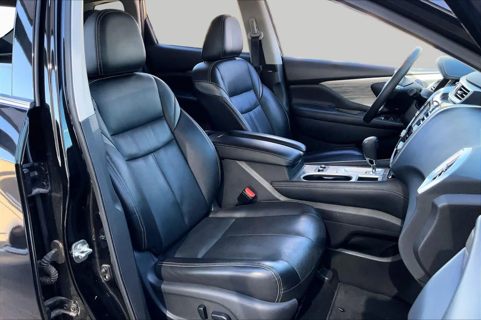 Used 2018 Magnetic Black Metallic Nissan Platinum image 9