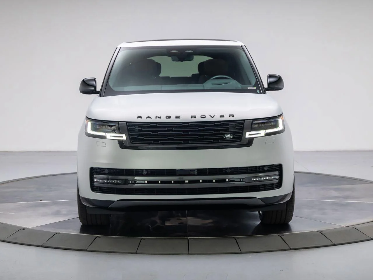 New 2026 Ethereal Frost Satin Land Rover Autobiography LWB image 8