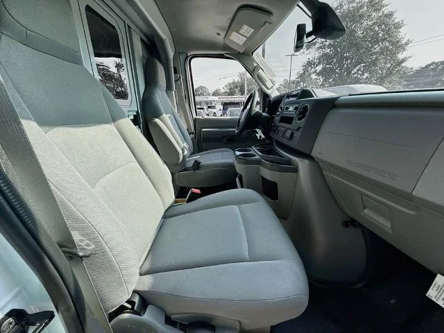 New 2027 Oxford White Ford E-350 SRW image 50