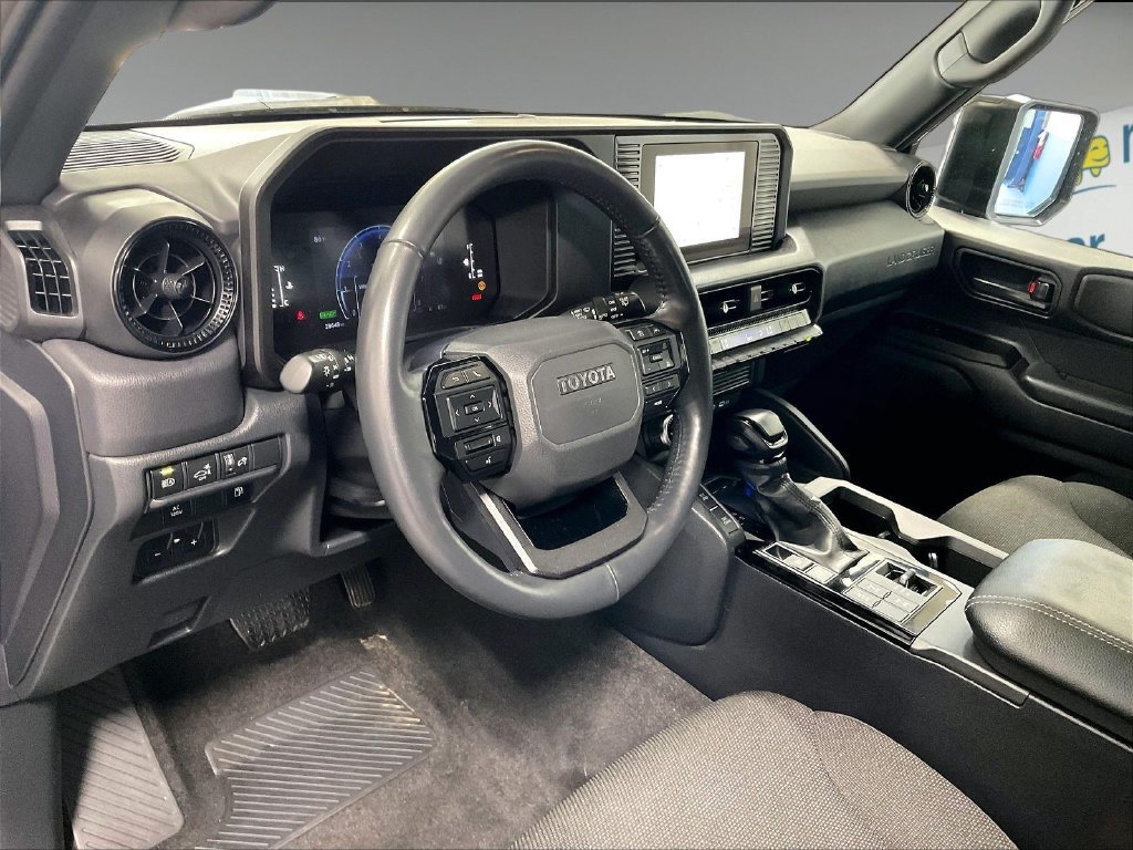 Used 2025  Toyota 1958 image 8