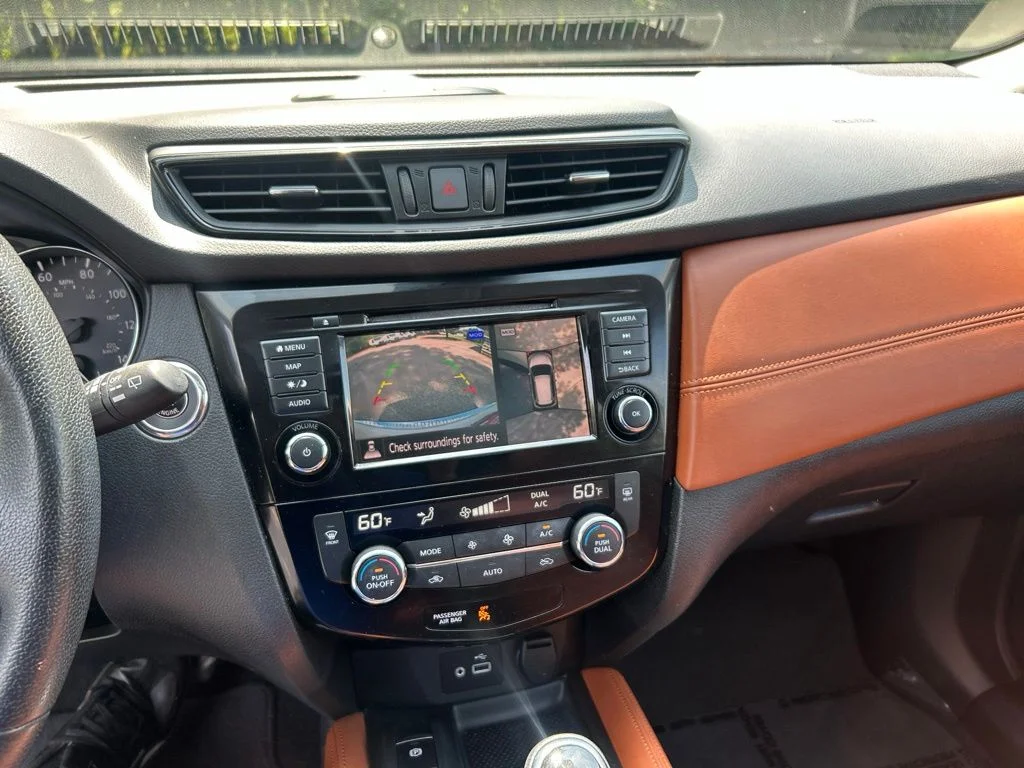Used 2019 White Nissan SL image 20