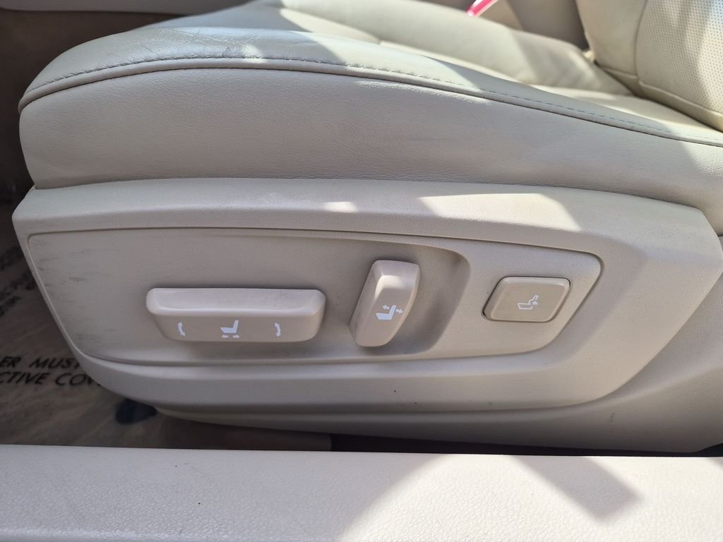 2014 Lexus ES 300h - Photo 16