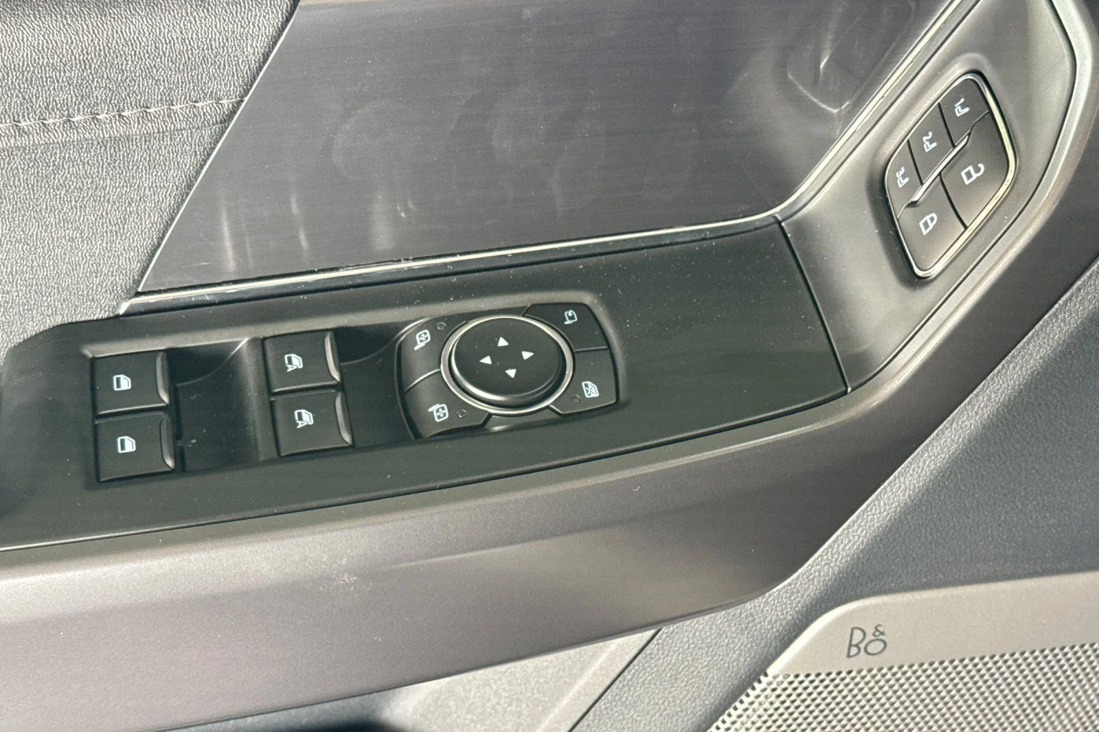 New 2026 Star White Metallic Tri-Coat Ford Lariat® image 12