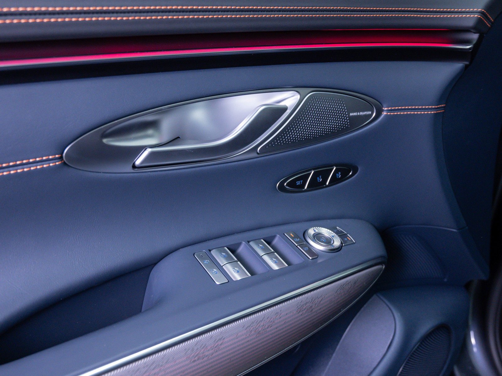 2026 GENESIS GV70 Sport Advanced - Photo 18