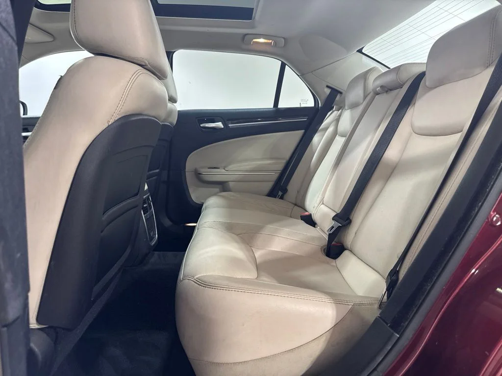 Used 2015 Velvet Chrysler Limited image 22
