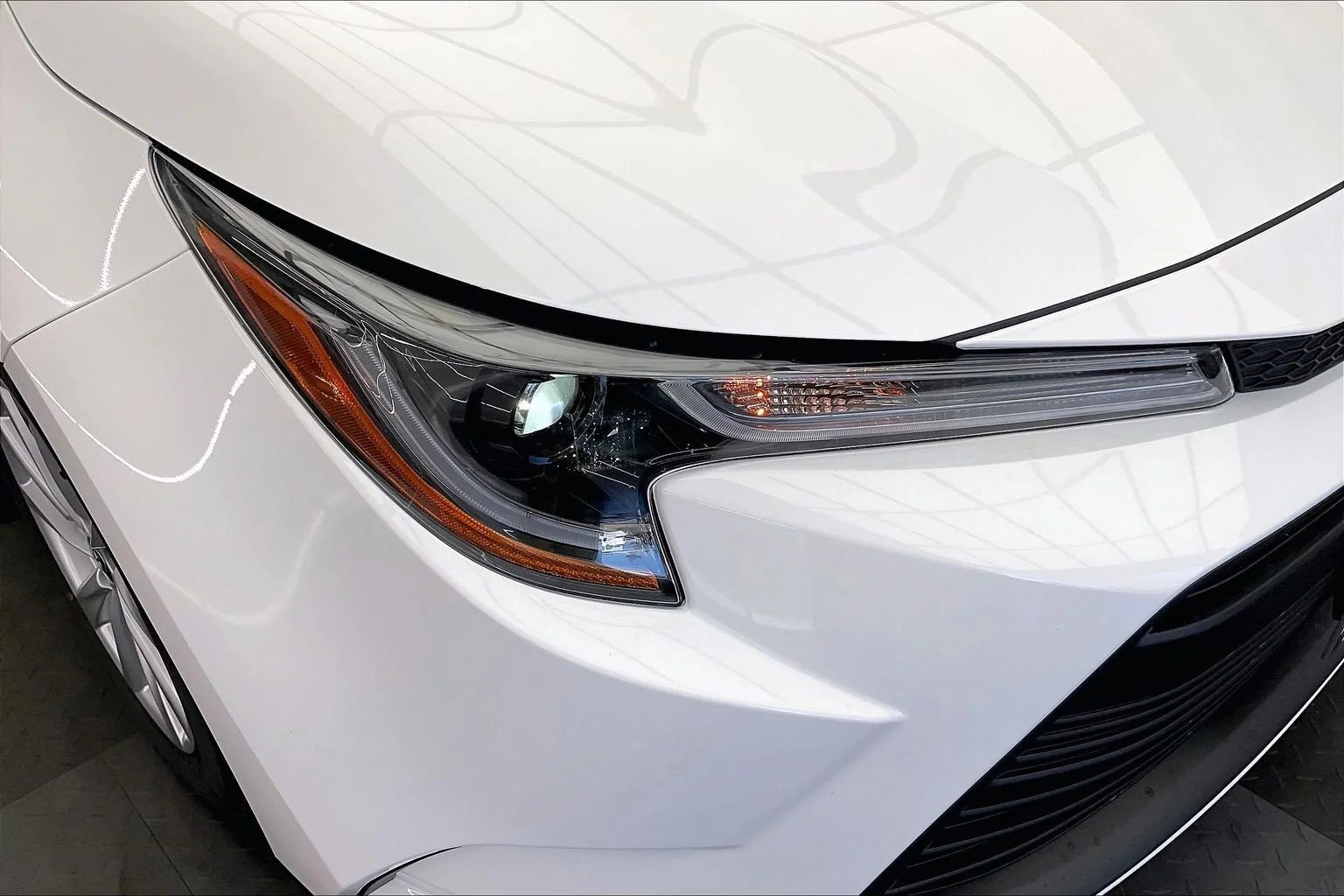 New 2027 Ice Cap Toyota LE image 15
