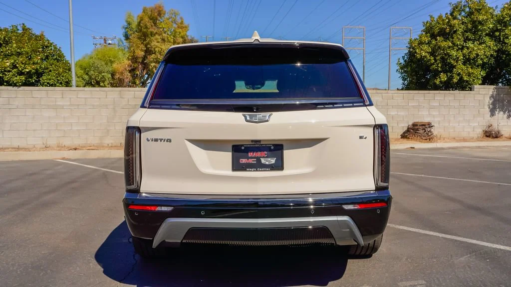 2027 Cadillac VISTIQ Sport - Photo 8