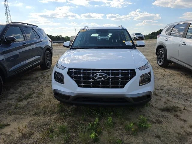 Used 2025 White Hyundai SEL image 2