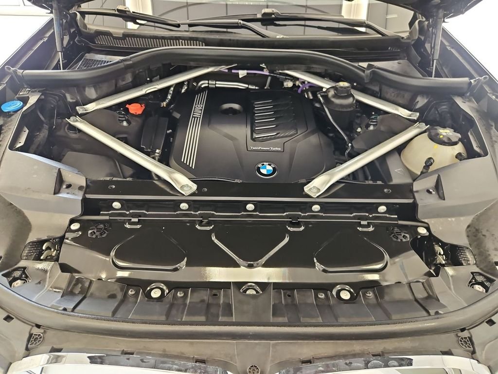 Used 2022 Dark Graphite Metallic BMW xDrive40i image 31