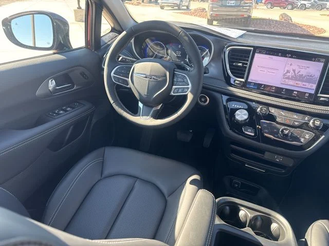 2026 Chrysler Pacifica Select - Photo 18