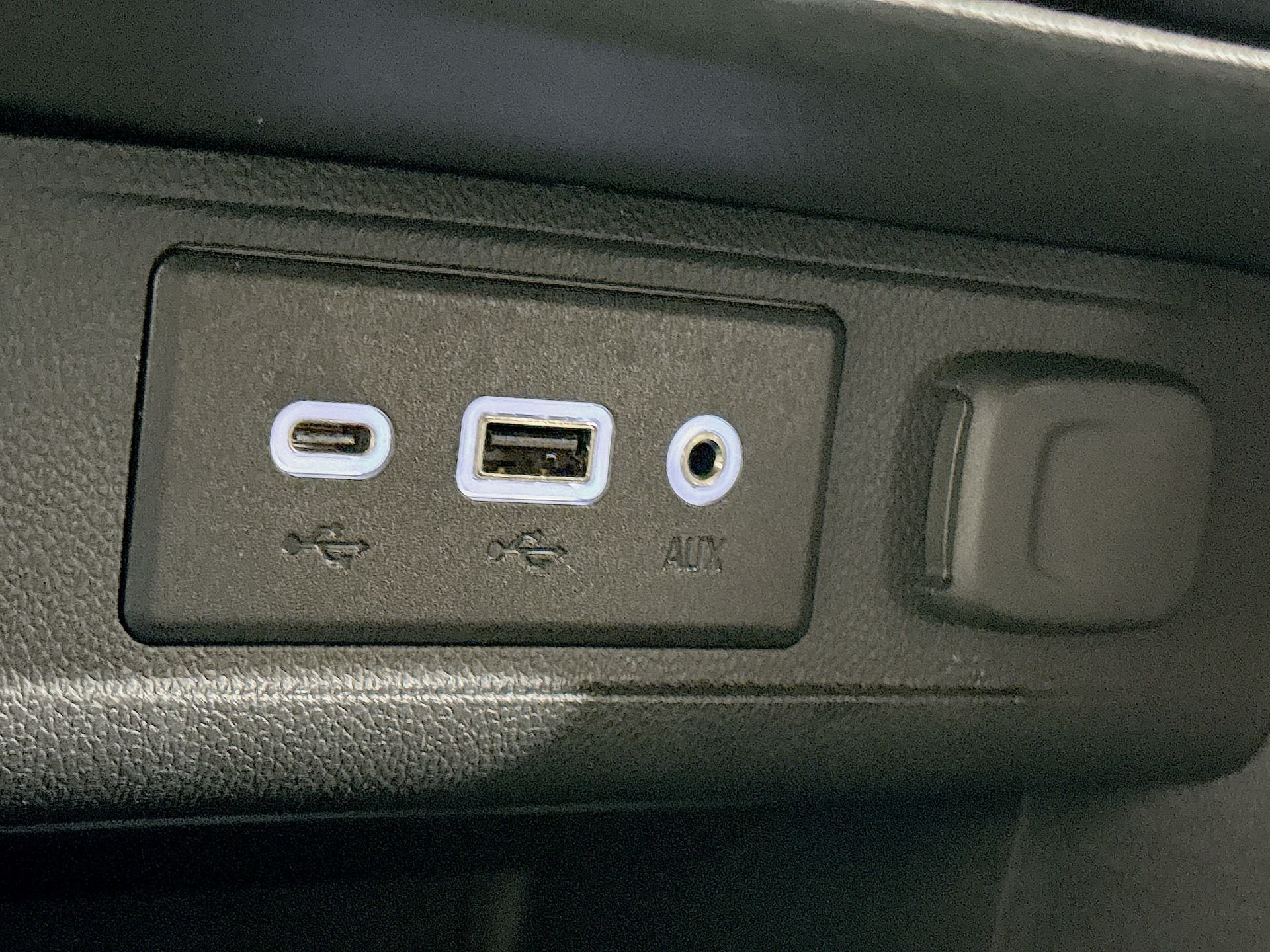 Used 2023 Cinnabar Metallic Buick Preferred image 32