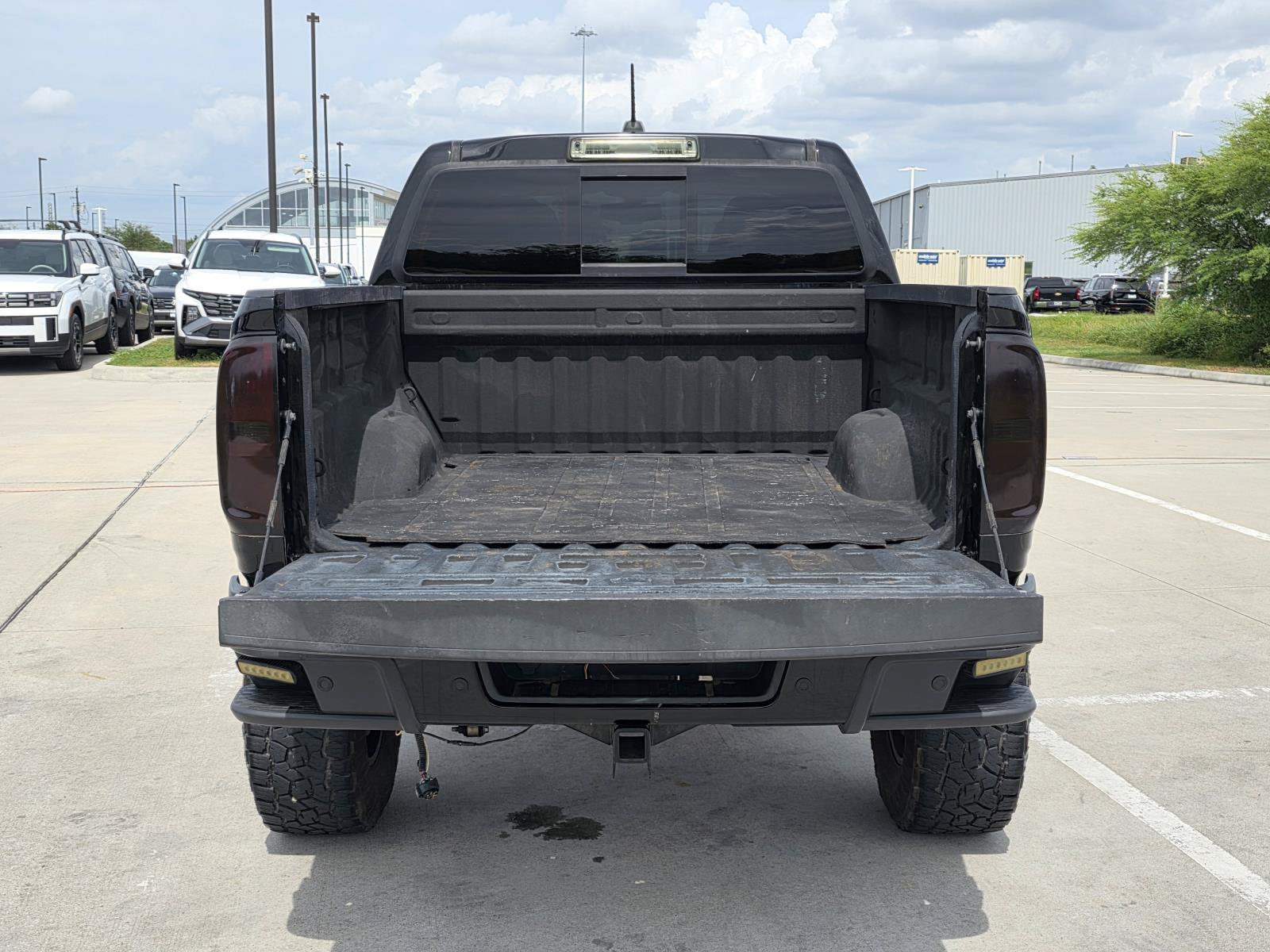 Used 2019 Black Chevrolet Z71 image 9