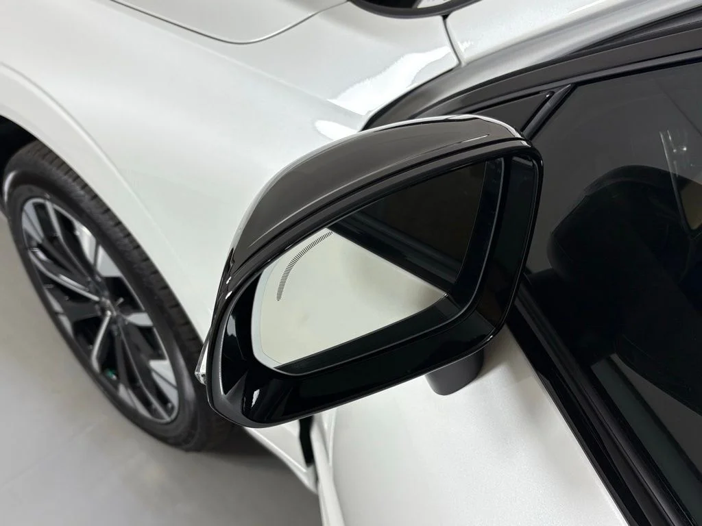 2026 Volvo XC60 Plus - Photo 13