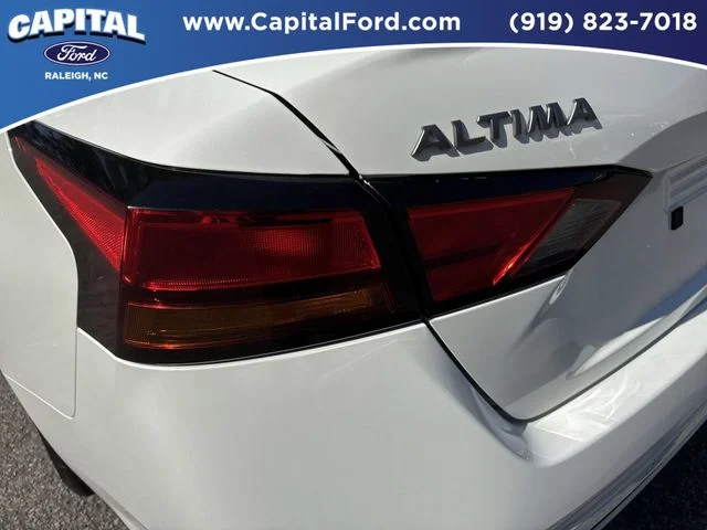 Used 2025 White Nissan 2.5 SV image 15