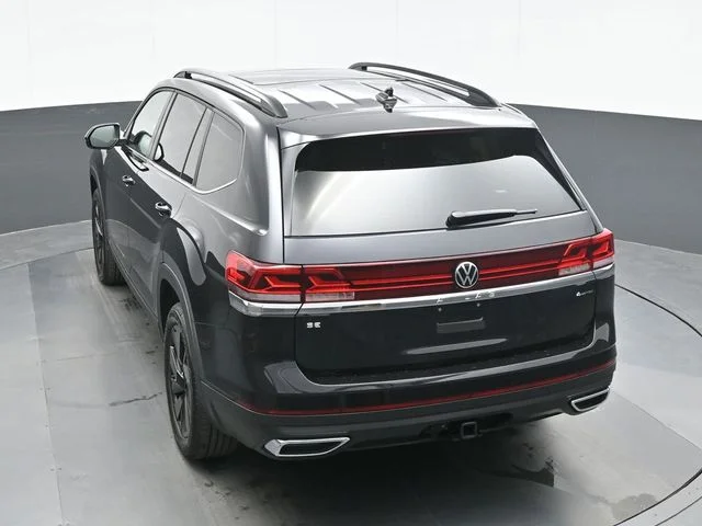 New 2026 Black Volkswagen 2.0T SE w/Technology image 10