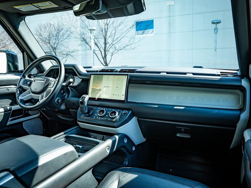 Used 2023 Black Land Rover X-Dynamic SE image 45