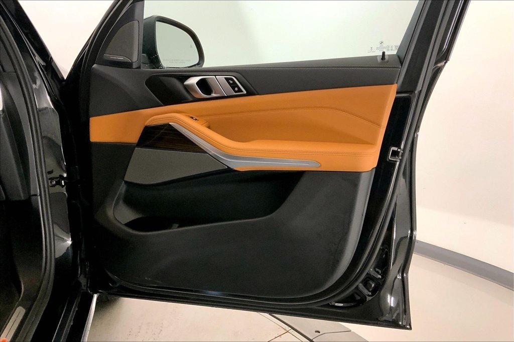 Used 2026 Black Sapphire Metallic BMW  image 25
