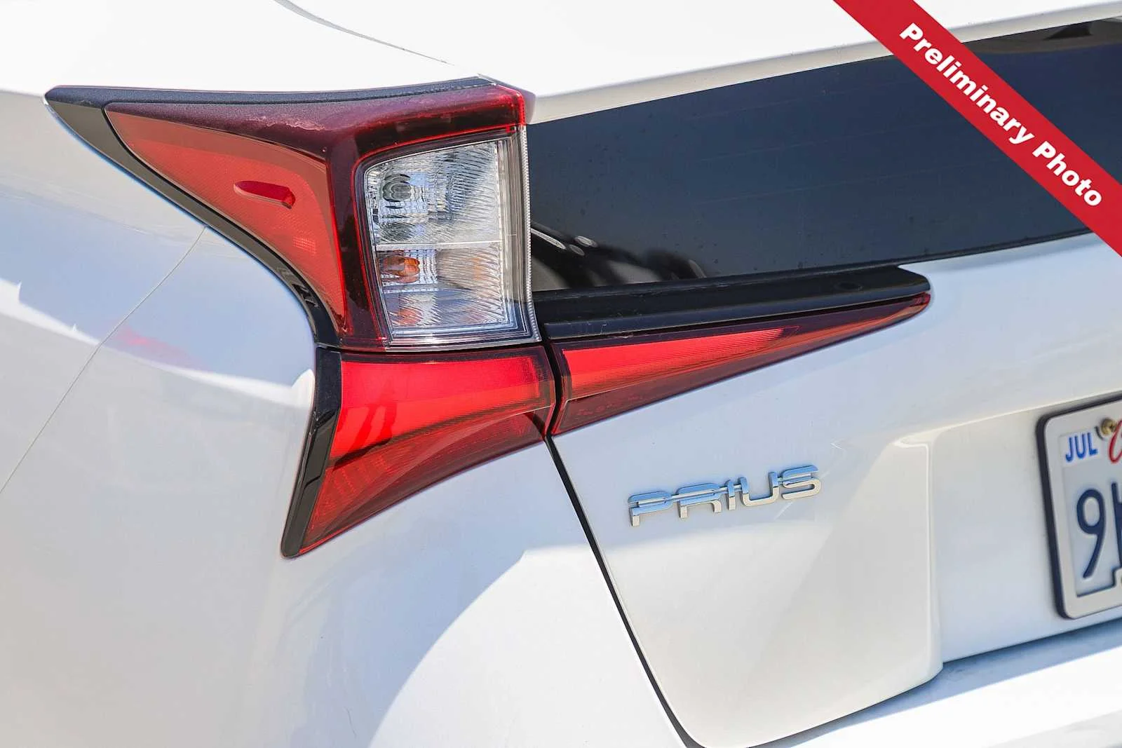 Used 2020 Super White Toyota LE image 9