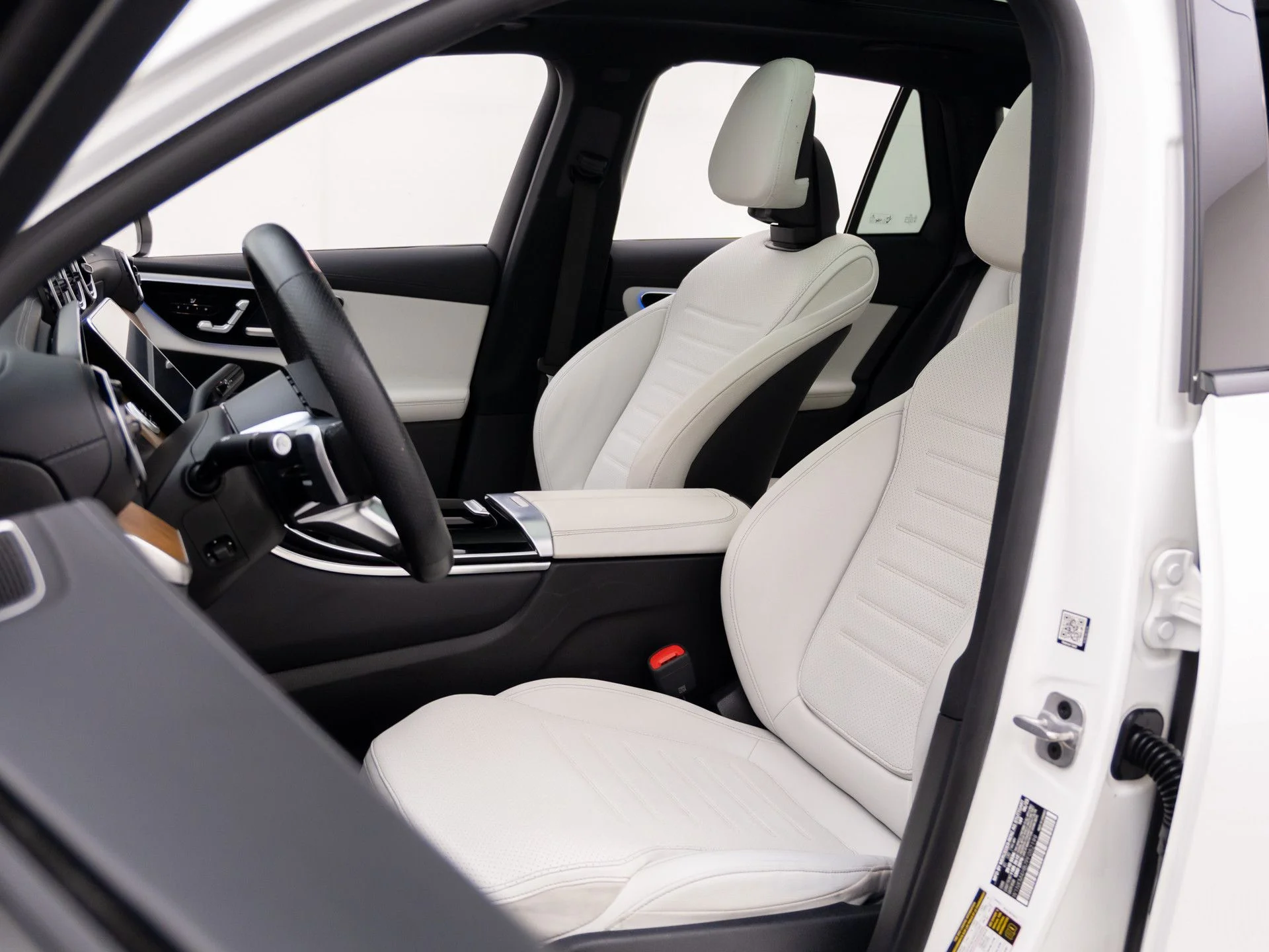 Used 2023 White Mercedes-Benz GLC 300 image 16