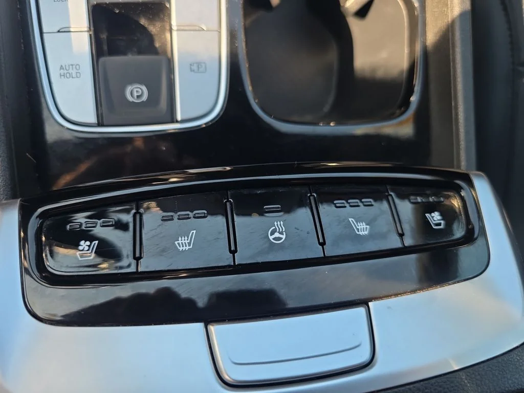 Used 2022 Ice White Hyundai Limited image 19