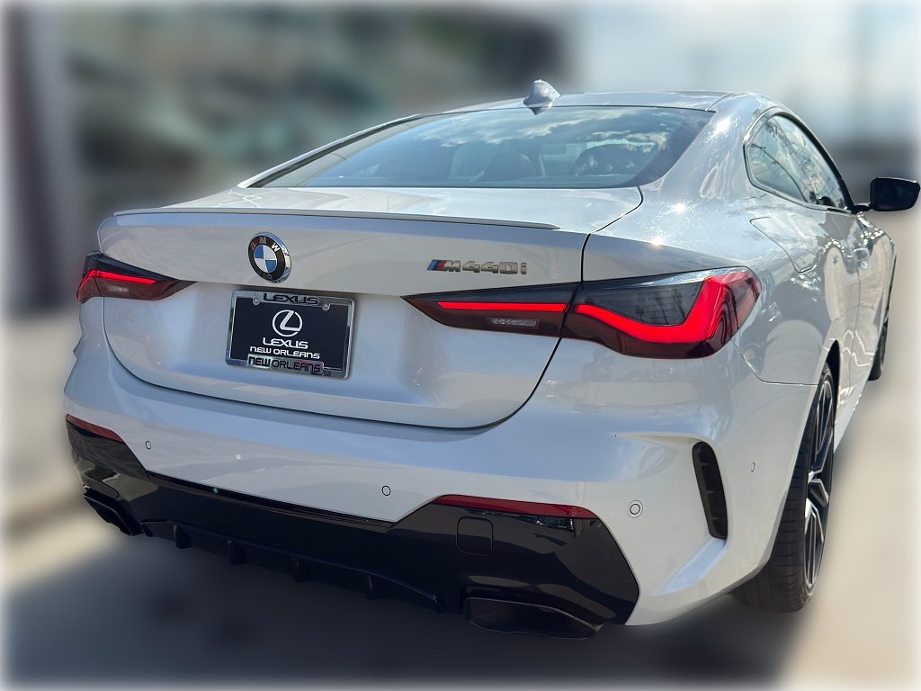 Used 2022 Alpine White BMW M440i image 8