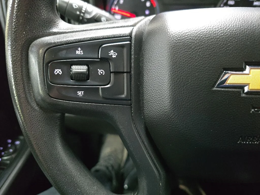 Used 2023 Red Chevrolet Custom image 19