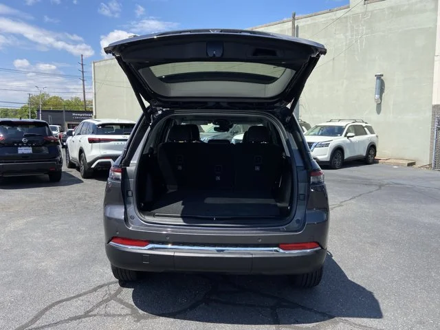 Used 2023 Baltic Gray Metallic Clearcoat Jeep  image 30