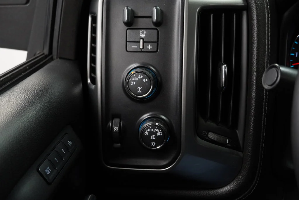 Used 2016 Black Chevrolet LTZ 2LZ image 31