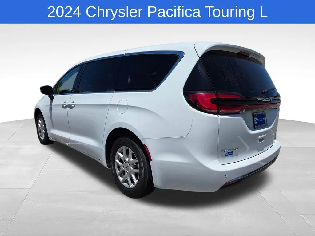 Used 2024  Chrysler Touring L image 6