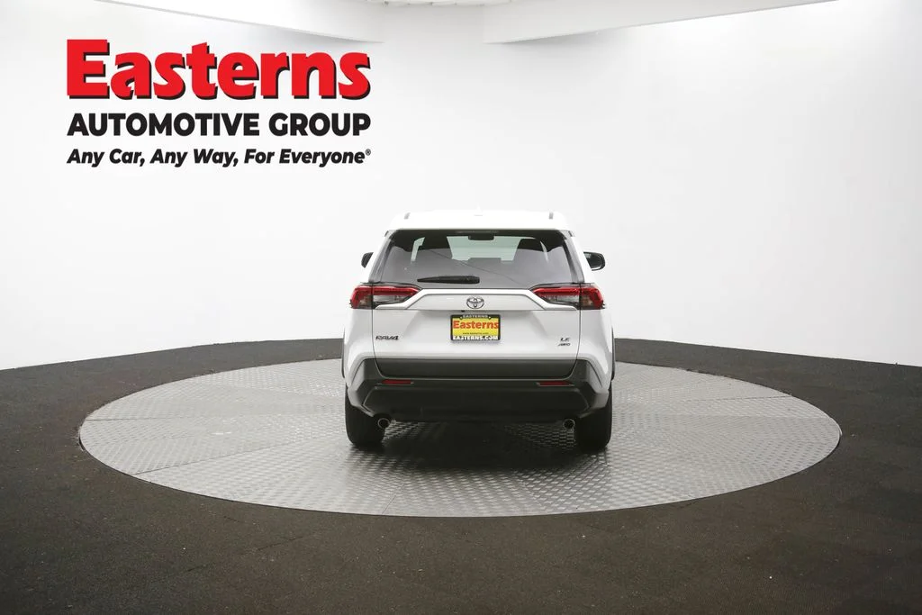 Used 2022 White Toyota LE image 35