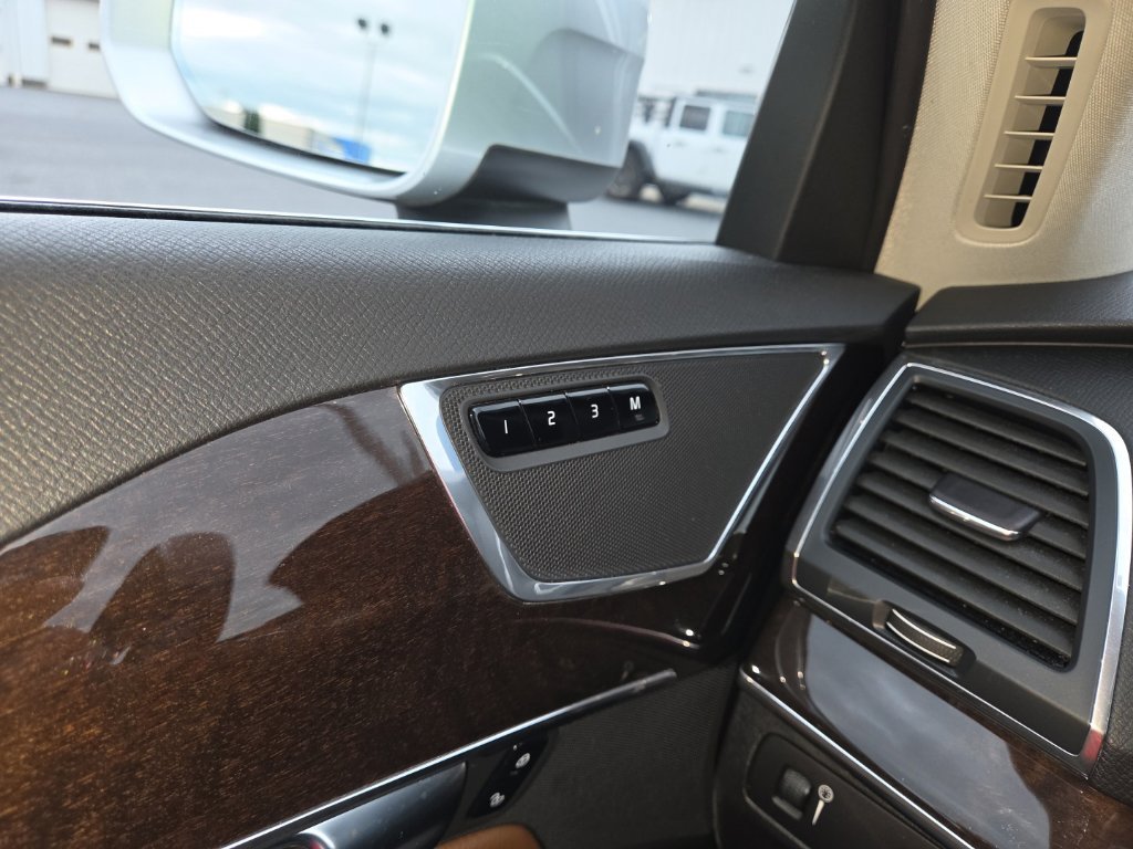 Used 2019 Silver Volvo T6 Momentum image 12