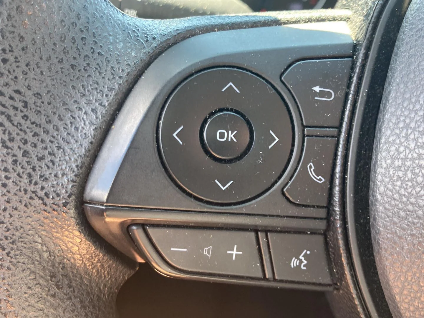 Used 2019 Gy Toyota LE image 14