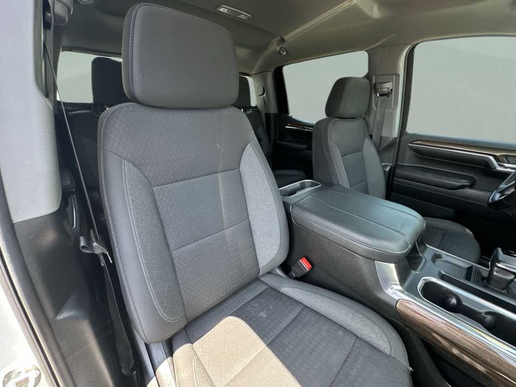 Used 2024 White Chevrolet LT image 33