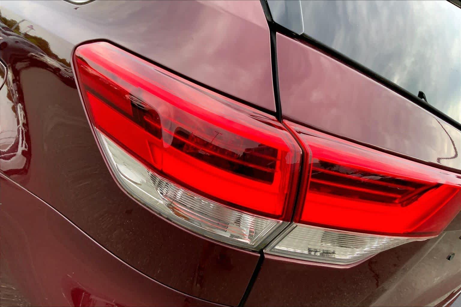 Used 2019 Ooh La La Rouge Mica Toyota Limited Platinum image 29