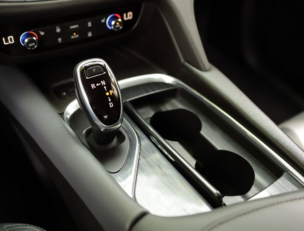 Used 2021 Includes Satin Nickel lower exterior accent color.) Buick Essence image 18
