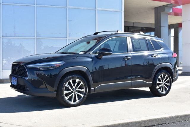 Used 2022 Black Toyota XLE image 2