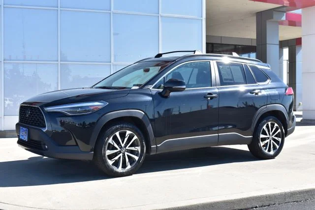 Used 2022 Black Toyota XLE image 2