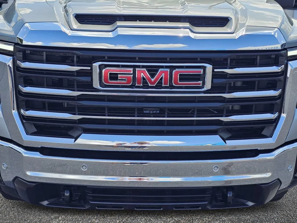 Used 2025 Sterling Metallic GMC SLT image 3