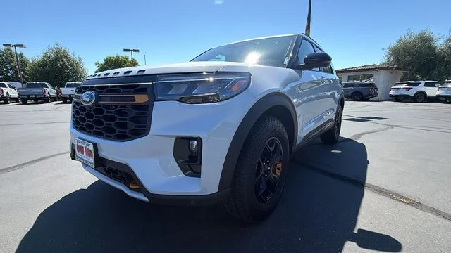 New 2026 Space White Metallic Ford Tremor® image 9
